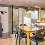 6 Person In Ans By