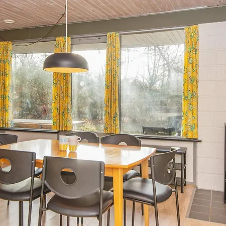 6 Person In Ans By Roe